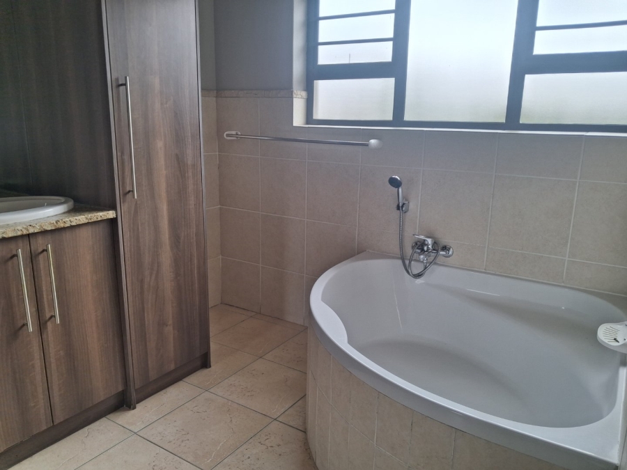 To Let 3 Bedroom Property for Rent in Hillside Free State